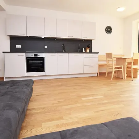 Aurturist Apartment *